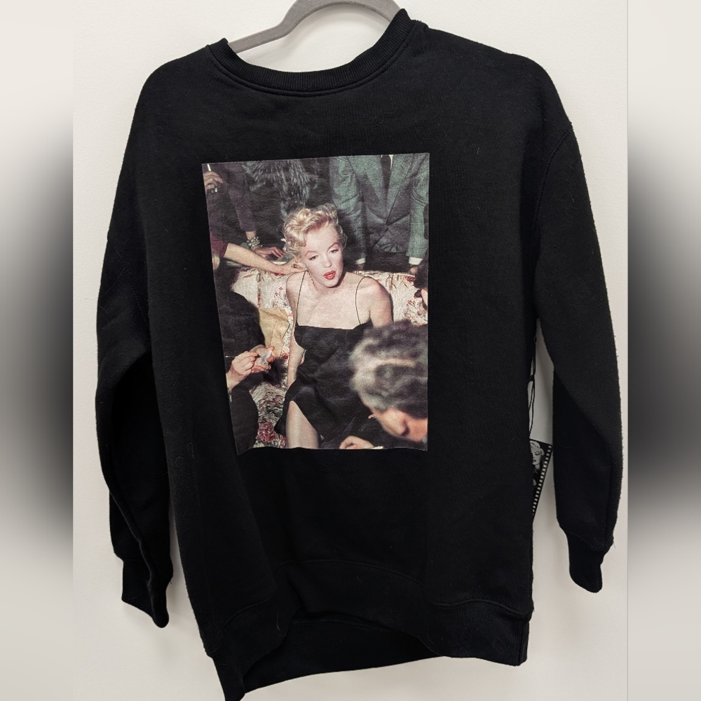 Black Sweatshirt with Vintage Marilyn Monroe Graphic